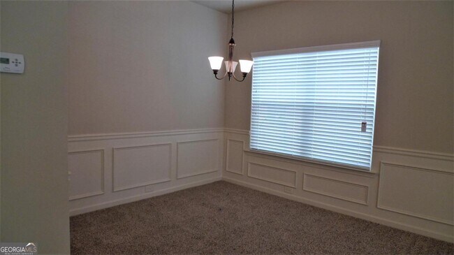 Building Photo - 3125 Englewood Dr