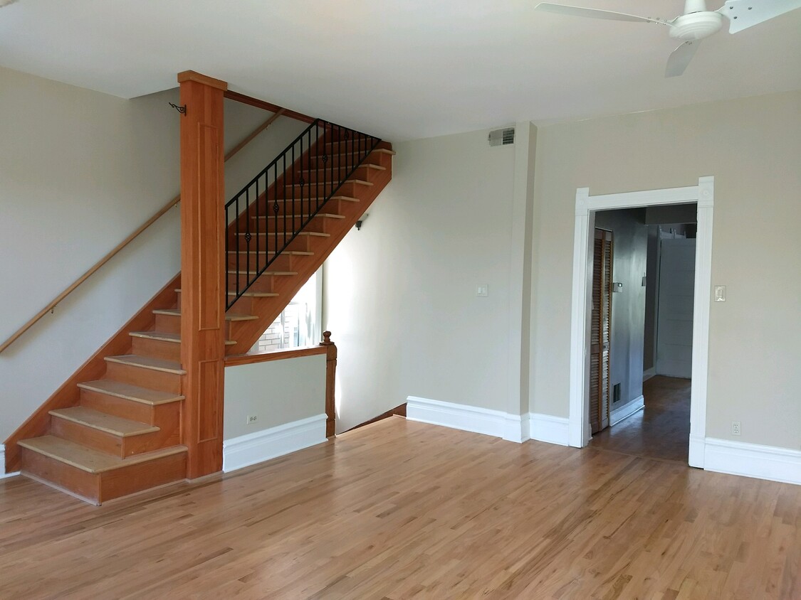 Primary Photo - 1132 W Roscoe St