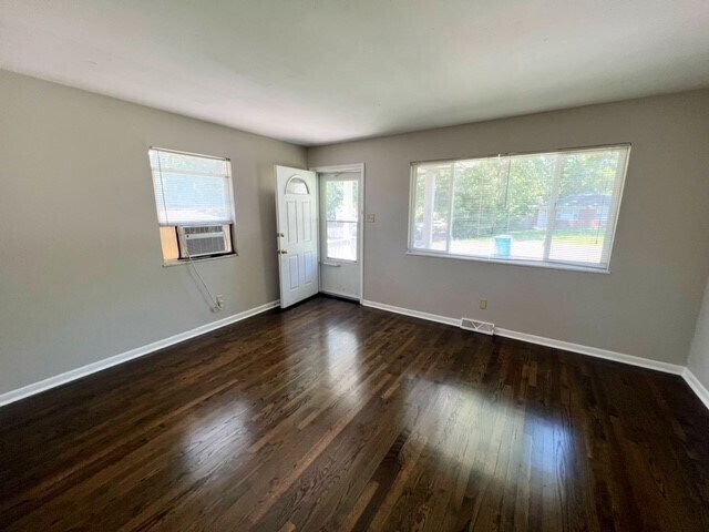 Foto del edificio - 4647 CRESTVIEW AVENUE