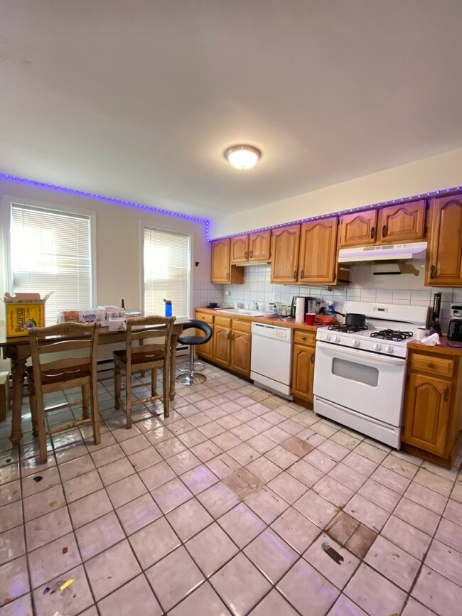 Building Photo - 16 Sawyer Ter
