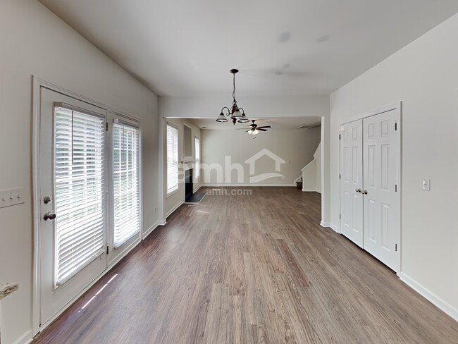 Building Photo - 9823 Jeanette Cir