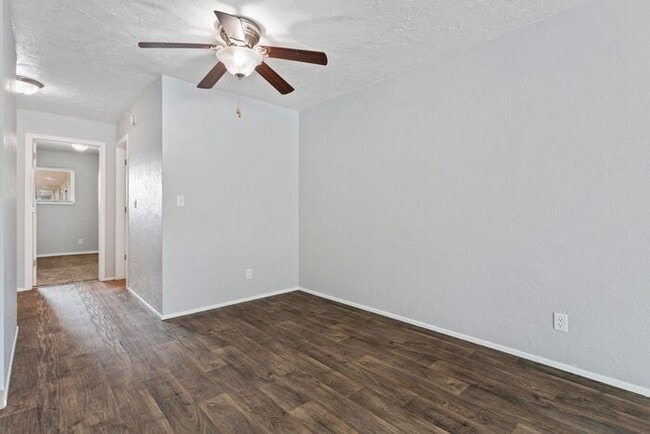 Building Photo - 1 bedroom 1 bath. FIRST MONTH FREE!!!!