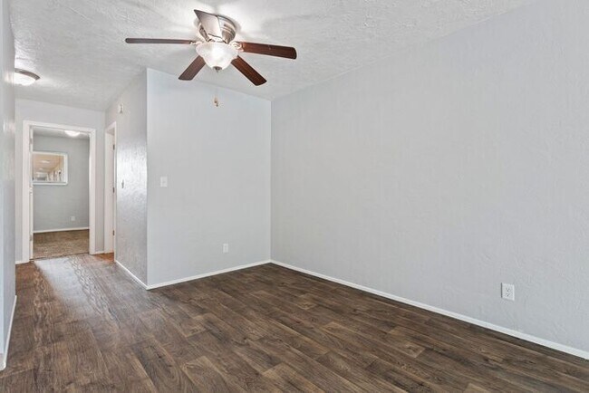 Foto del edificio - 1 bedroom 1 bath. FIRST MONTH FREE!!!!