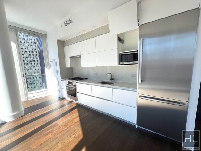 Building Photo - Beautiful 2 Bedroom 2 Bath Apartment in Tu...