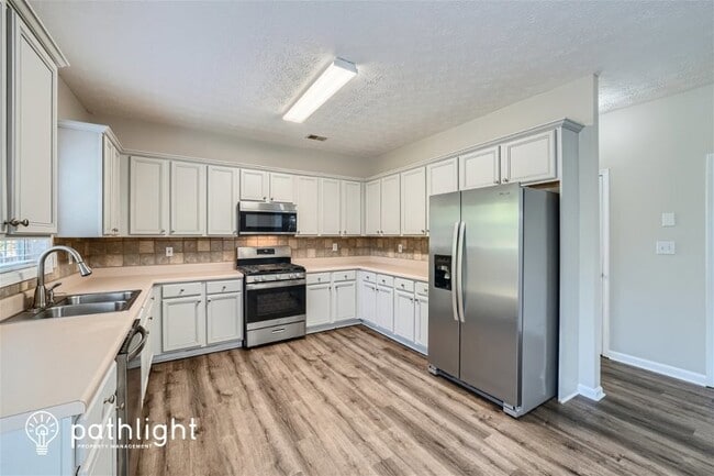 Building Photo - 733 Winbrook Drive