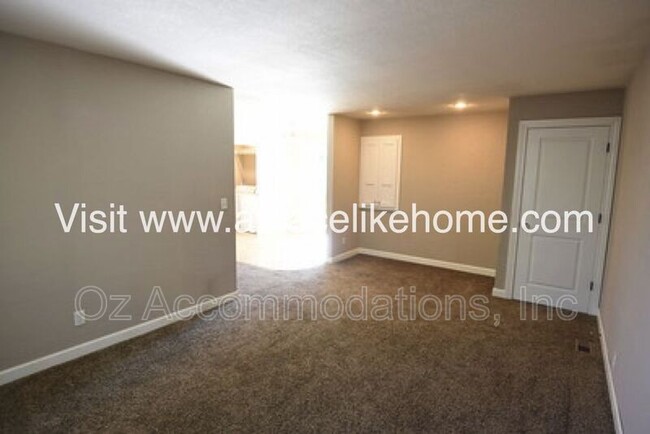 Building Photo - 16701 E 3 Terrace N