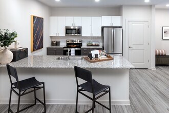 Building Photo - Elan Sweetwater Creek