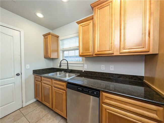 Foto del edificio - 6000 S 38th St