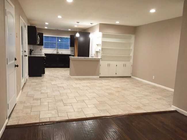 Building Photo - 1427 Summertime Ln
