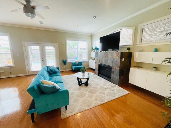 Building Photo - 5457 Fairdale Ln