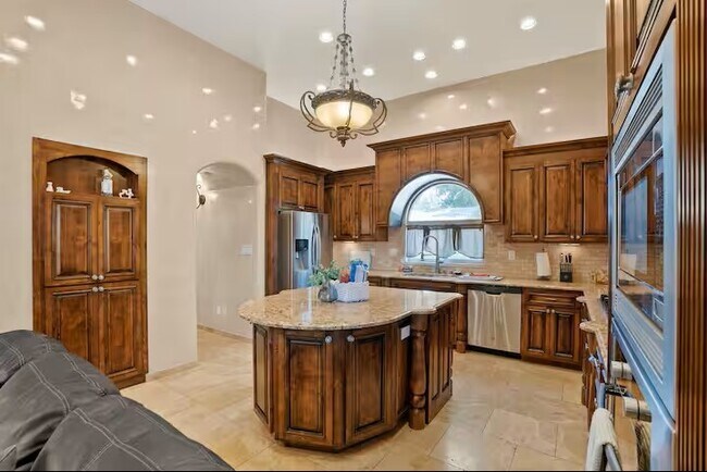 Foto del edificio - 2409 Rice Ave NW