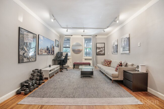 Building Photo - 49 W 96th St