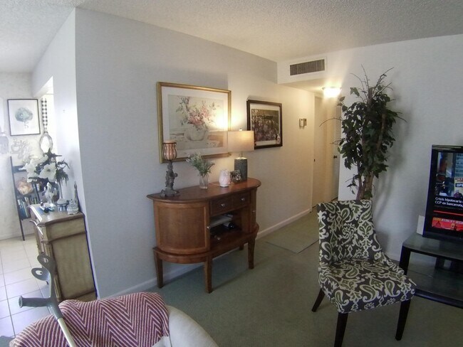 Building Photo - 571 Capri L