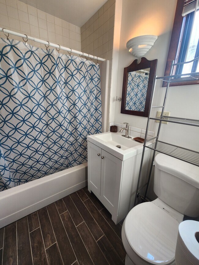 Bañera de tamaño completo - 19 Overbrook Dr