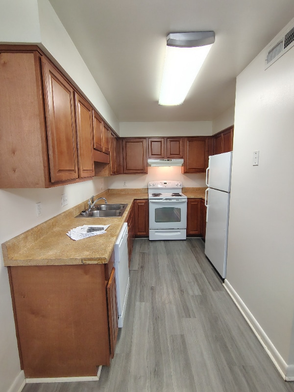 Foto del edificio - 600 Reusens Rd