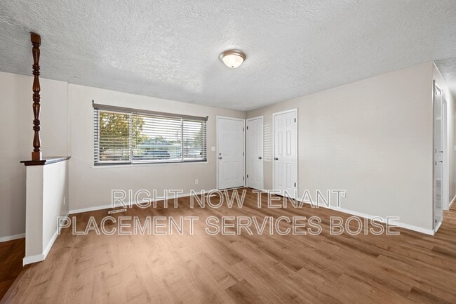 Building Photo - 306 W Maple Ave