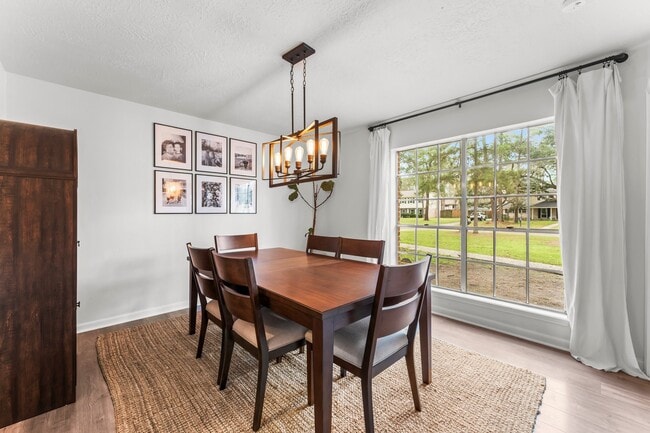 Foto del edificio - 6415 Darby Way