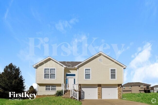 Building Photo - 1114 Camelot Dr