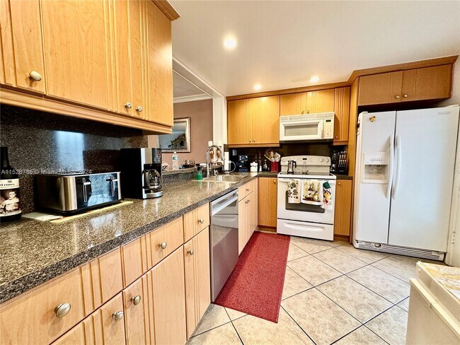 Building Photo - 301 NE 14th Ave