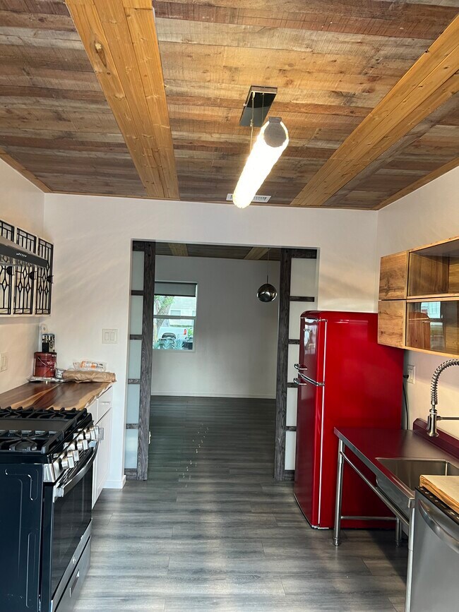 Foto del edificio - 261 N Oak Ave