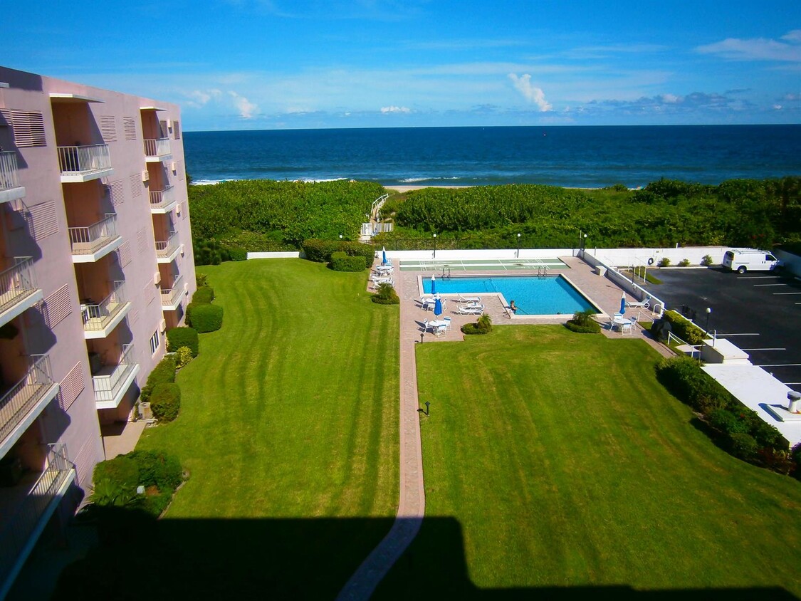 Primary Photo - 33 S Ocean Ave