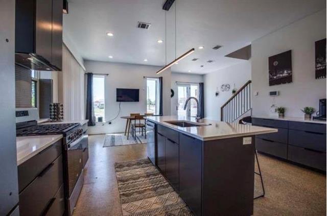 Building Photo - 10803 Mandalay Dr