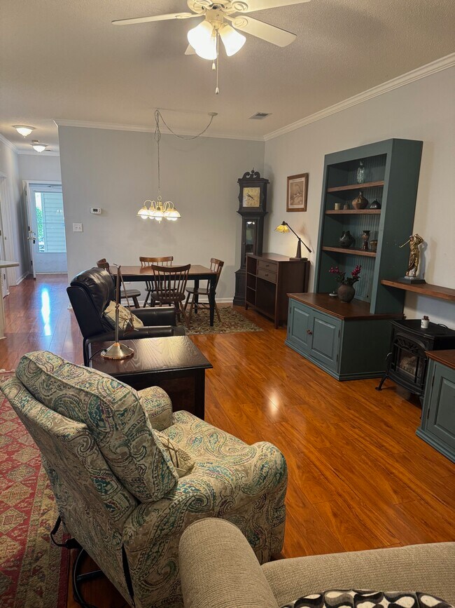 Foto del edificio - 100 Lazy Willow Ln