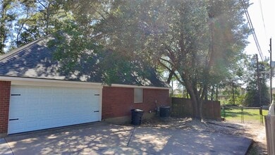 Building Photo - 1800 Carriage Run W