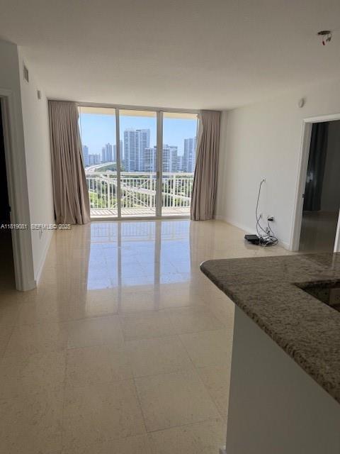 Foto del edificio - 19501 W Country Club Dr