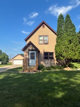 Building Photo - 62 Park Dr