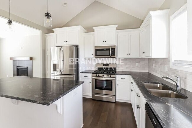 Building Photo - Oak Grove - 4 bdrms, 3 bath Available Now