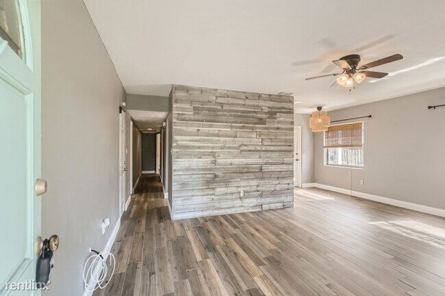 Foto del edificio - 3 br, 1.5 bath House - 515 Young Place UNIT