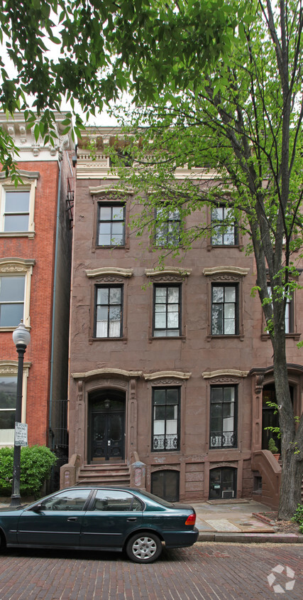 Building Photo - 18 E Mt Vernon Pl