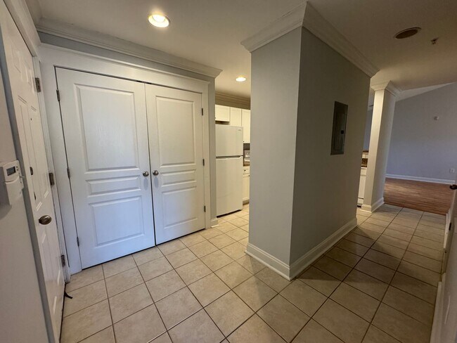 Building Photo - Available Now! 2 Bed/2 Bath in The Woodlands!