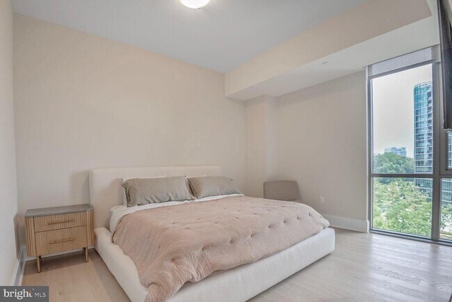 Foto del edificio - 7887 Jones Branch Dr