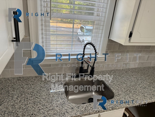 Building Photo - 29 Esquiline Dr