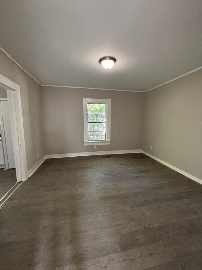 Building Photo - 513 62nd St