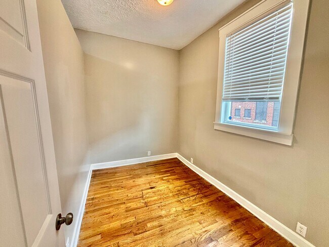 Foto del edificio - 1206 S Preston St