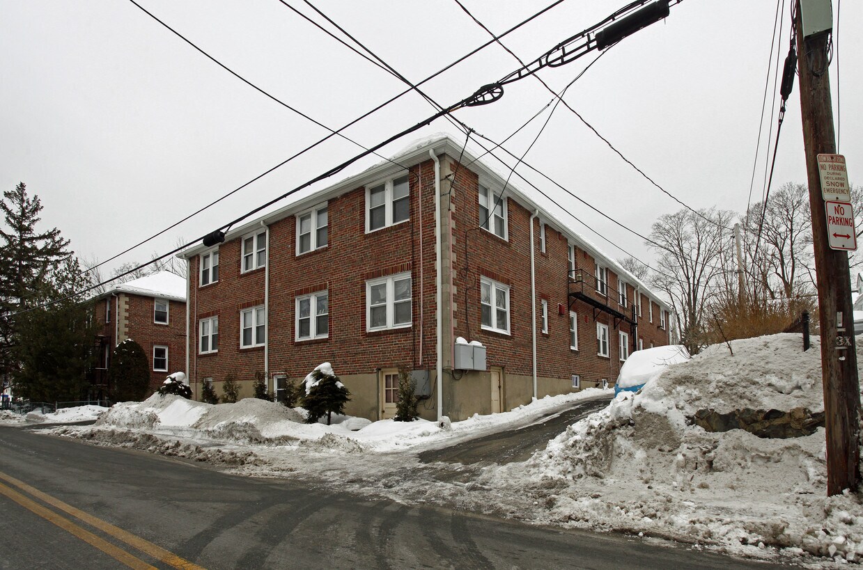 Building Photo - 18-20 Bacon St