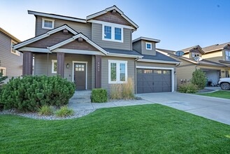 Building Photo - 6649 N Madellaine Dr