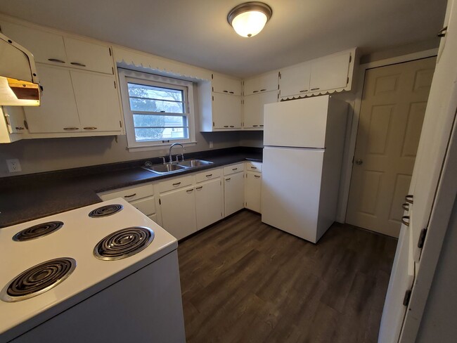 Building Photo - 2 Bedroom House  in Silvis