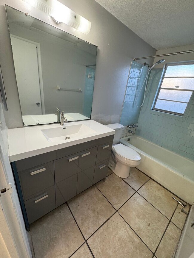 Foto del edificio - 4903 24th St W