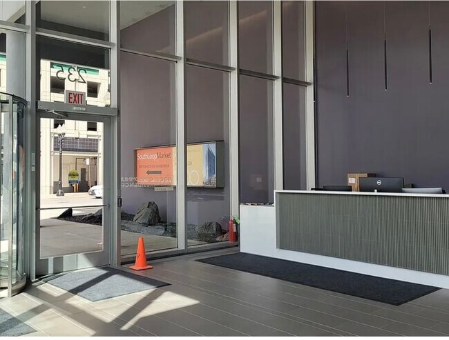 Foto del edificio - 235 W Van Buren St