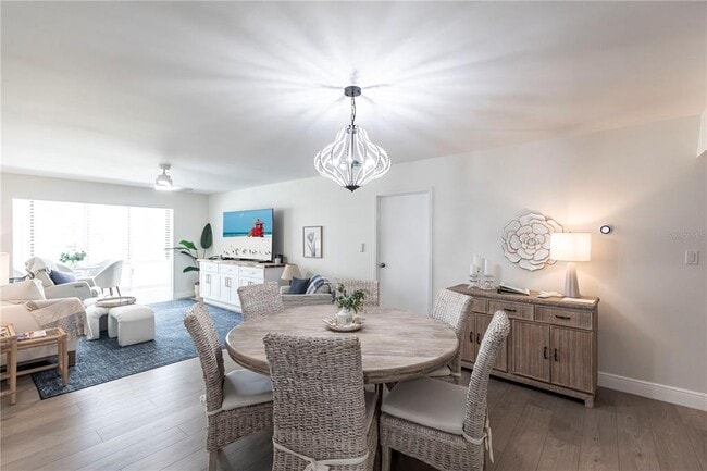 Foto del edificio - 1055 W Peppertree Dr