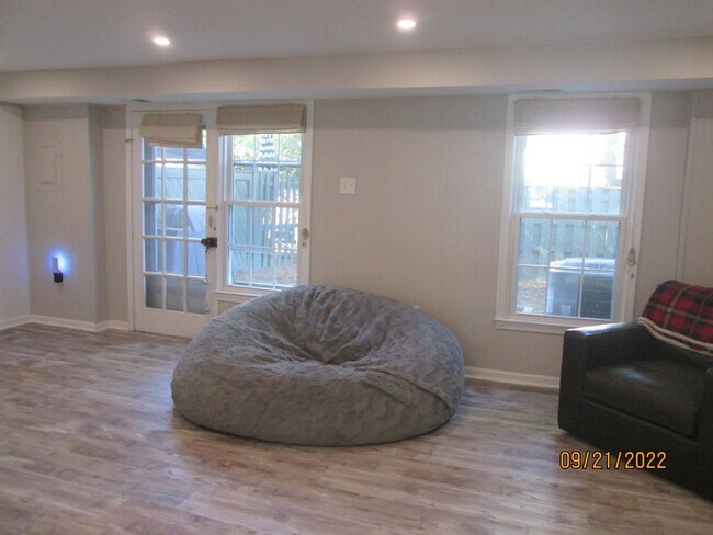 Building Photo - Fantastic Location Dream House.