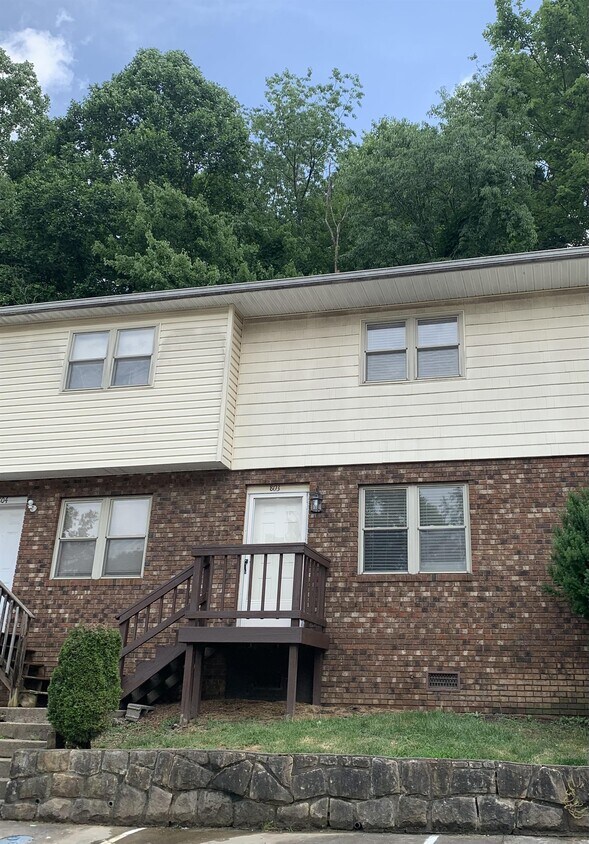 Foto principal - 803 Hamlet Way