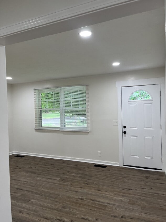 Primary Photo - "Charming 3-Bed Home at 1527 Cherry Tree D...