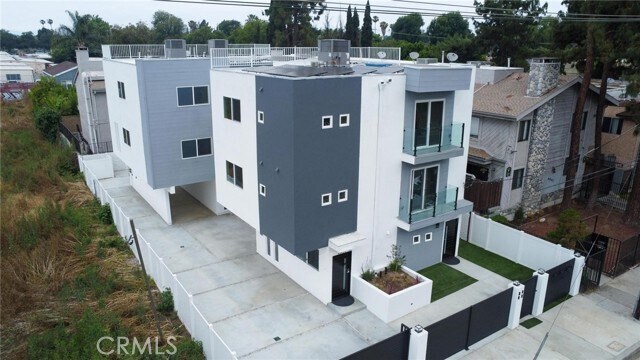 Foto del edificio - 6845 Haskell Ave