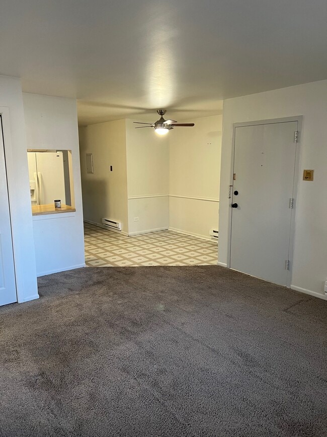 Zona para comer - 686 Daisy Ln