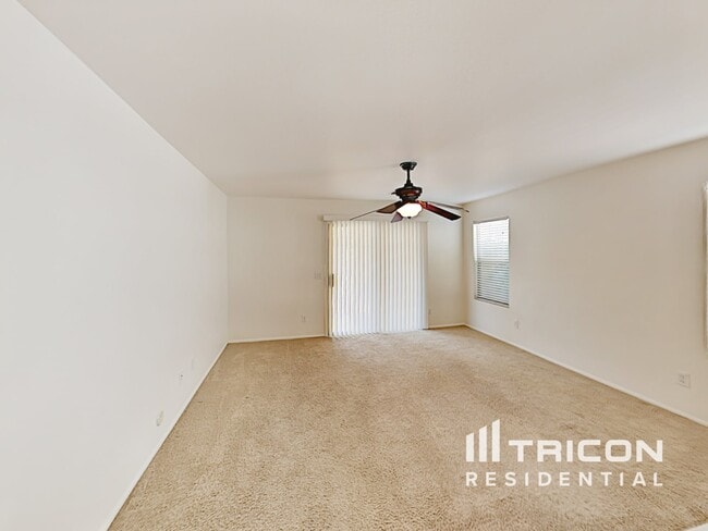 Foto del edificio - 1275 E Shari St